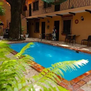  Hotel Habitación, Desayuno, Jacuzzi Y Piscina